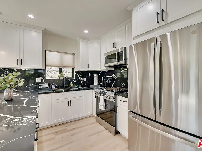 918 N San Vicente Blvd #B — Photo 3