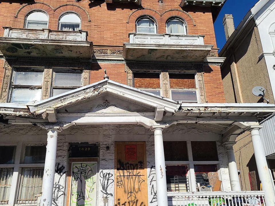 2nd image of 1429 W Erie Ave