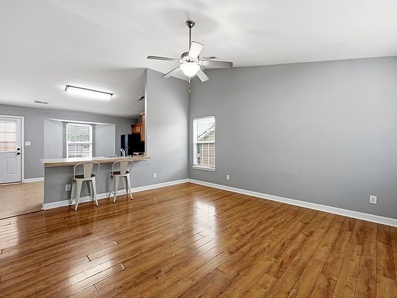 4th image of 109 Maria Ct