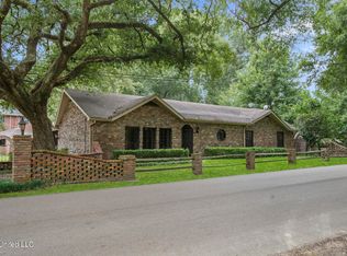 900 S 4th St, Collins, MS 39428