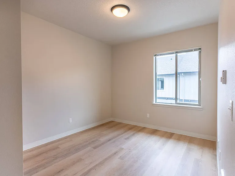 Woodburn Place Apartment Homes — Photo 28
