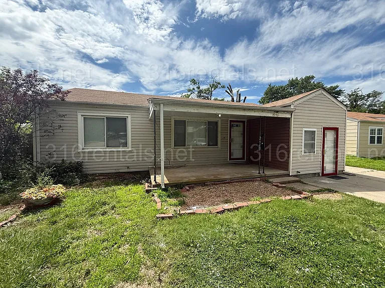 2943 S Volutsia Ave — Photo 2
