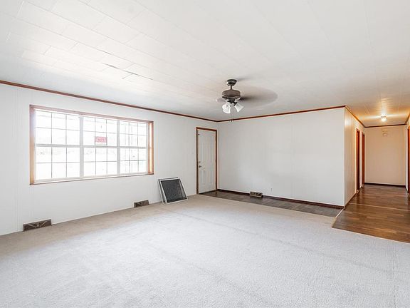 3rd image of 224 Circle Dr