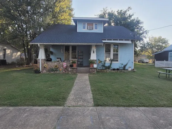 205 9th St, Mena, AR 71953