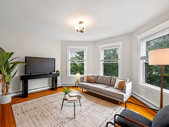 3rd image of 14 Holton St APT 3