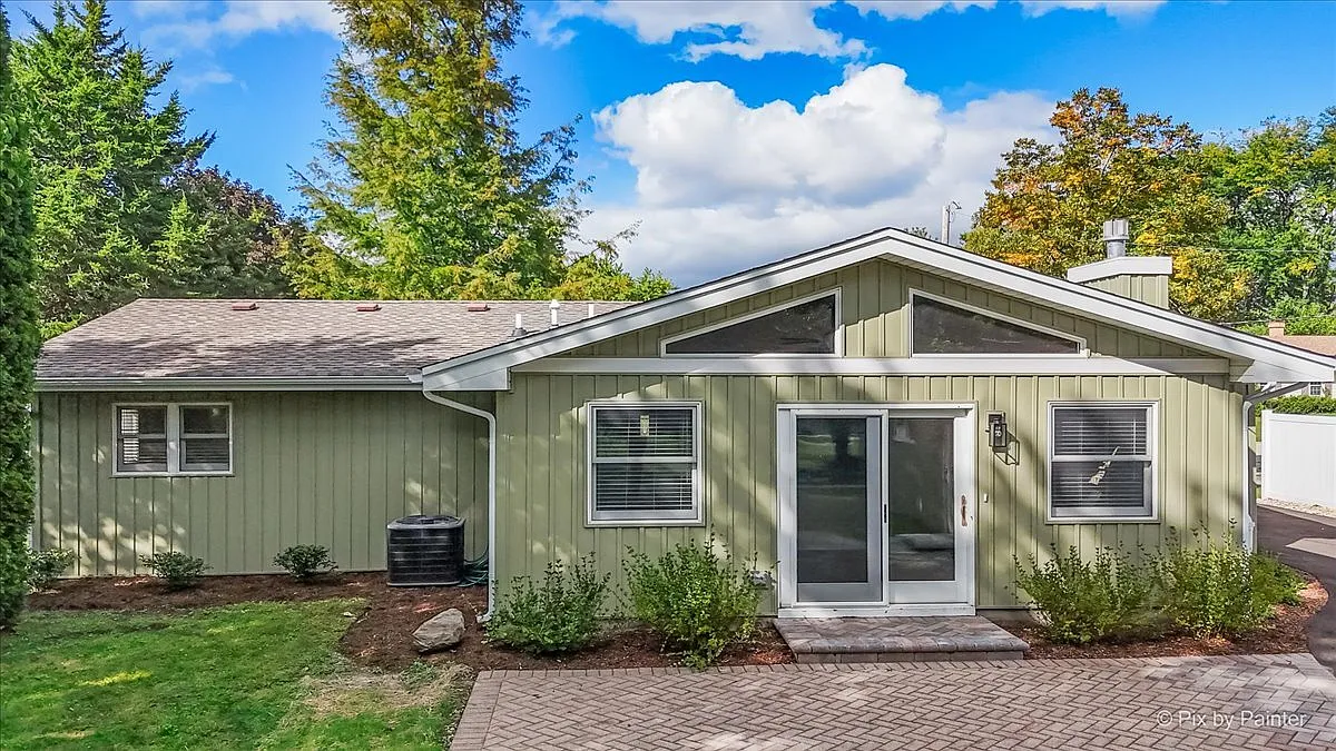3 bed, 1600 sqft, $3,200 — Photo 3