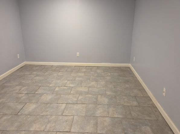 5 Laurel Ln