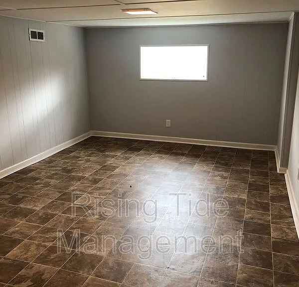 928 Five Mile Rd — Photo 17