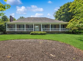 4 Springview Ct, East Patchogue, NY 11772