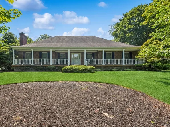 4 Springview Court, East Patchogue, NY 11772