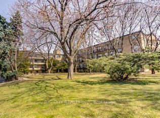 29 Upper Canada Dr #416, Toronto, ON M2P 1S2