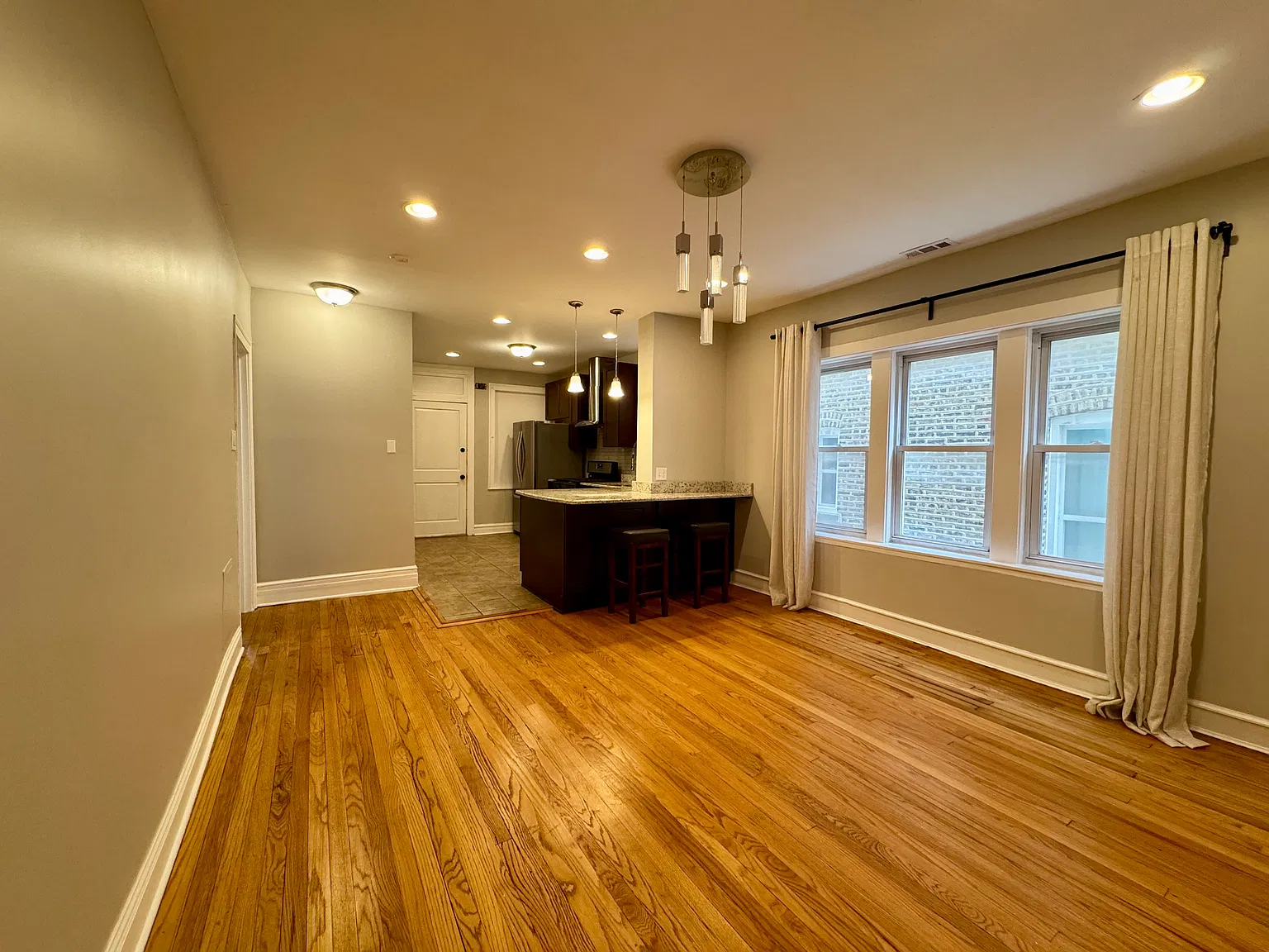 3 bed, 1500 sqft, $2,495 — Photo 3