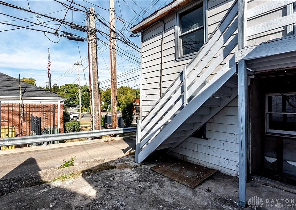 2nd image of 17 W Silver St
