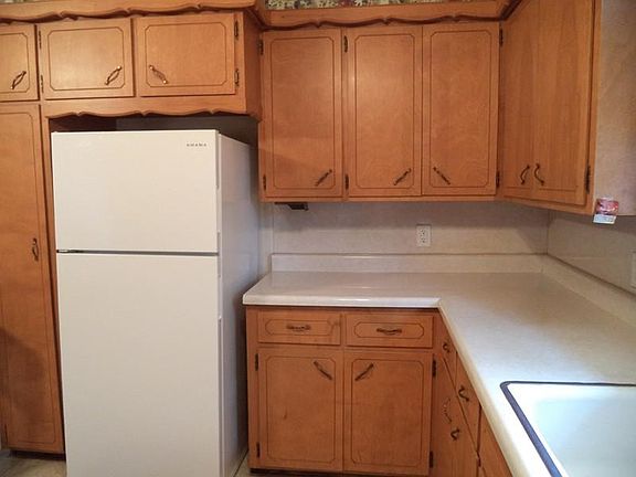 3rd image of 201 Poplar Cir