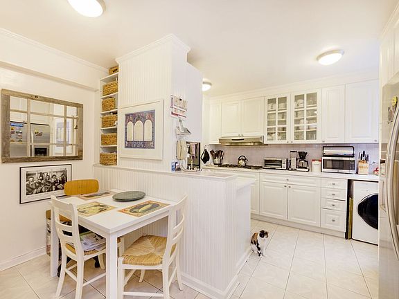 5th image of 1381 Avenue Of The Amer #16C