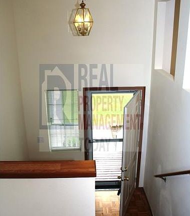 3rd image of 3416 Lynn Ct NE