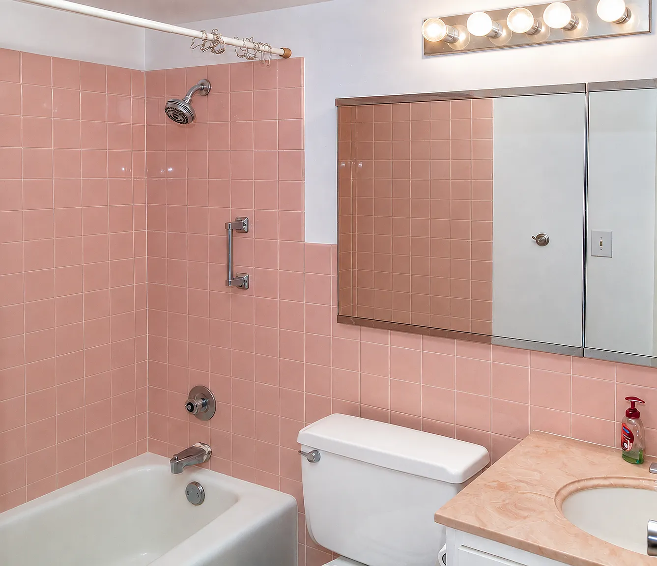 2 bed, 1.5 bath, 1047 sqft, $1,900 — Photo 4