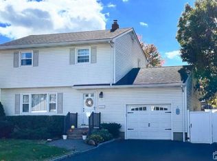 252 Suttons Ln, Edison, NJ 08817