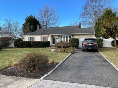 946 Manor Lane, Bay Shore, NY, 11706
