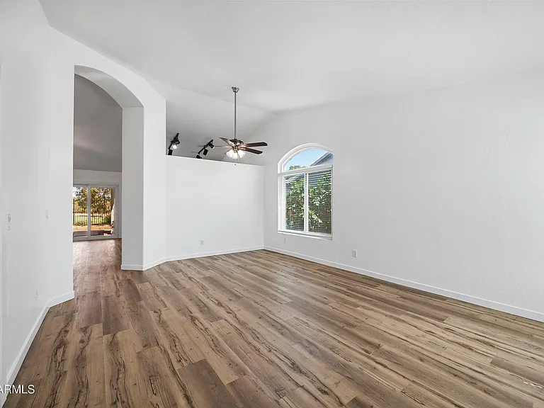 1331 N Kingston St — Photo 2