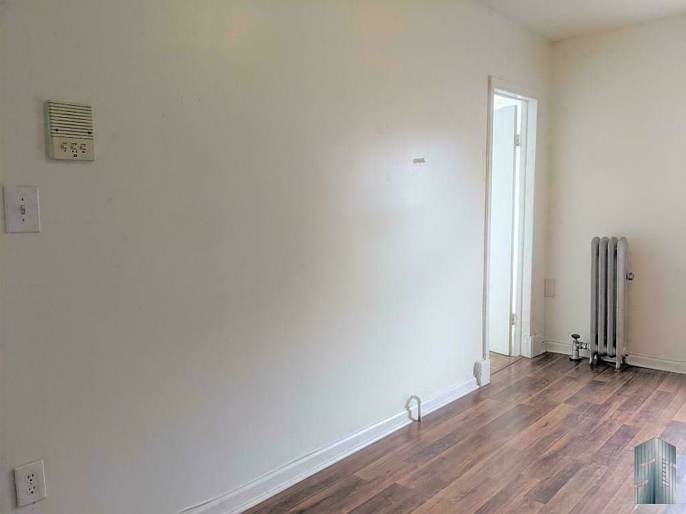 2nd image of 400 1/2 13th St Floor 3