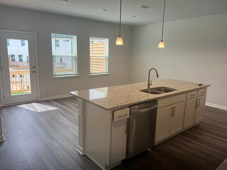 1474 Hasse Ave — Photo 12