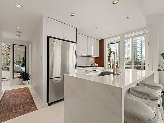 4th image of 1005 Beach Ave #601