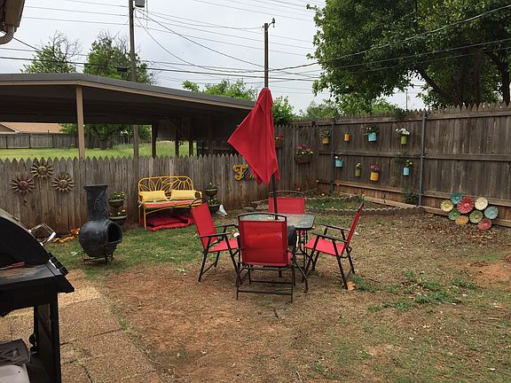 4th image of 1005 Hillcrest Dr