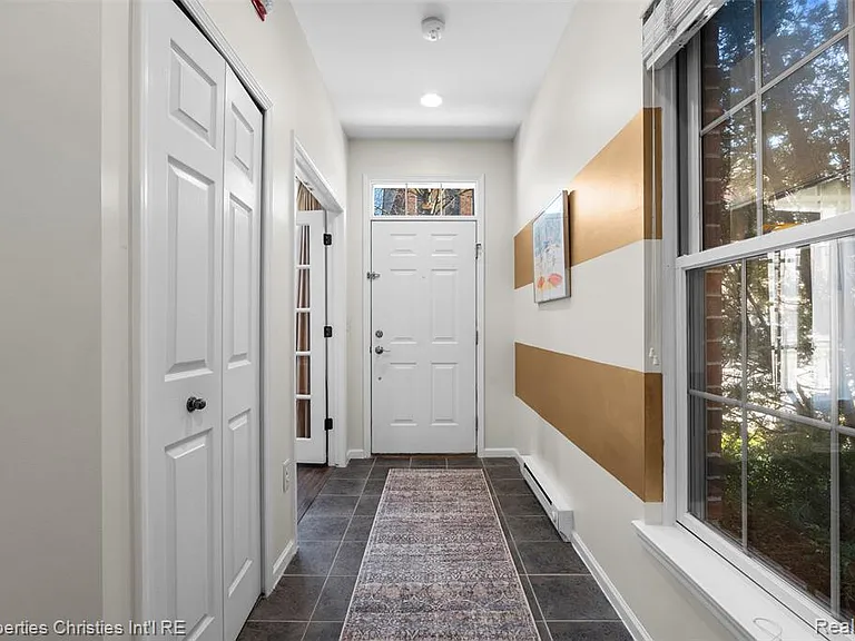 512 Graten St — Photo 10