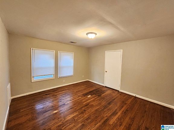 3rd image of 120 Roebuck Dr