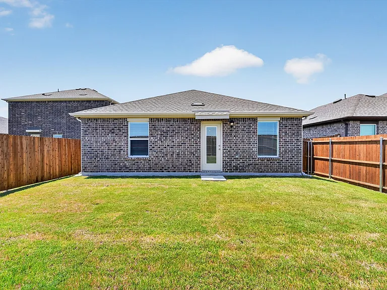 1813 Potomac Ln — Photo 18