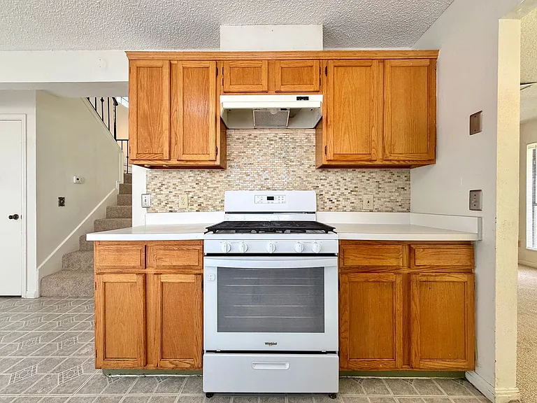 2110 Warfield Way — Photo 15