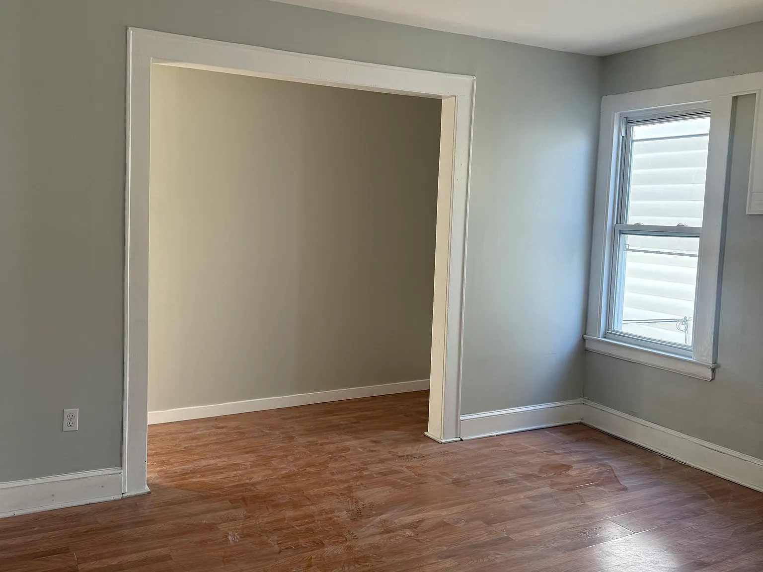 3 bed, $2,000 — Photo 2