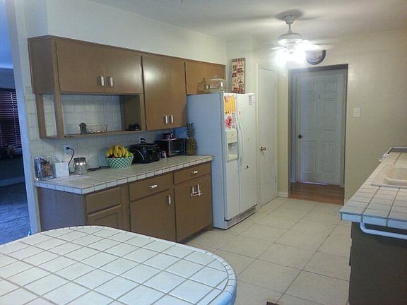 5th image of 209 N Eisenhower Dr