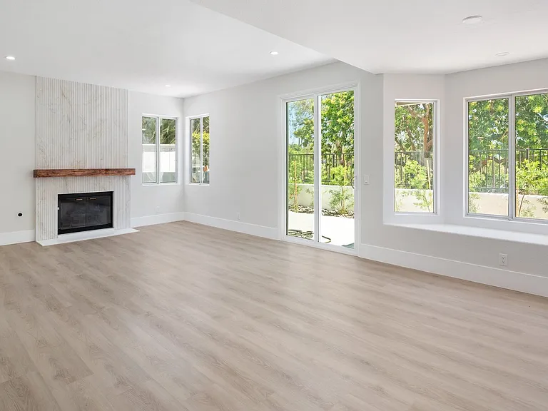 4543 Avenida Manessa — Photo 12
