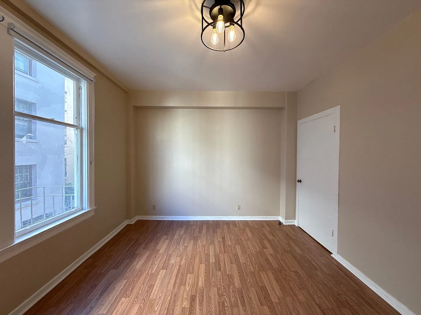 Spacious, Street-Facing Private Room in Nob Hill Apartment — Photo 3