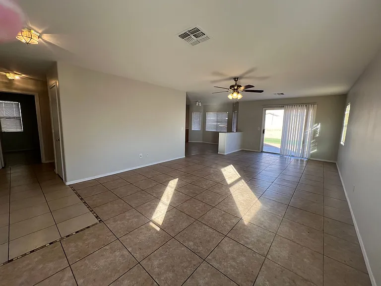 12410 W Pershing St — Photo 9