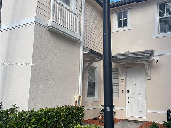 5th image of 153 SE 28th Pl Unit 1