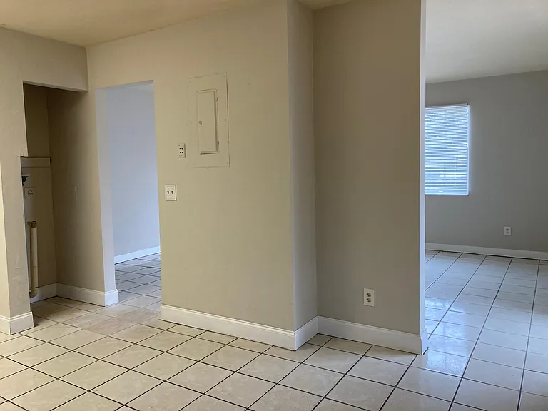 6124 Lincoln St #N — Photo 2