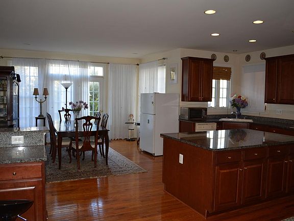 dine-in breakfast area