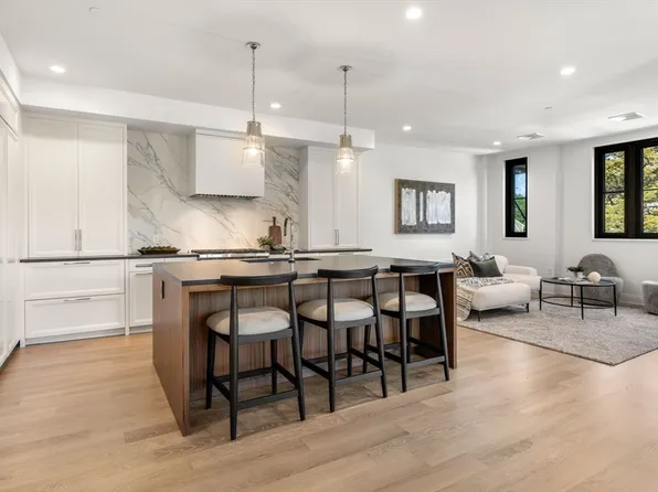 100 Linden St #106, Wellesley, MA 02482