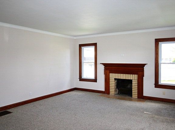 5th image of 27 Colonial Ct
