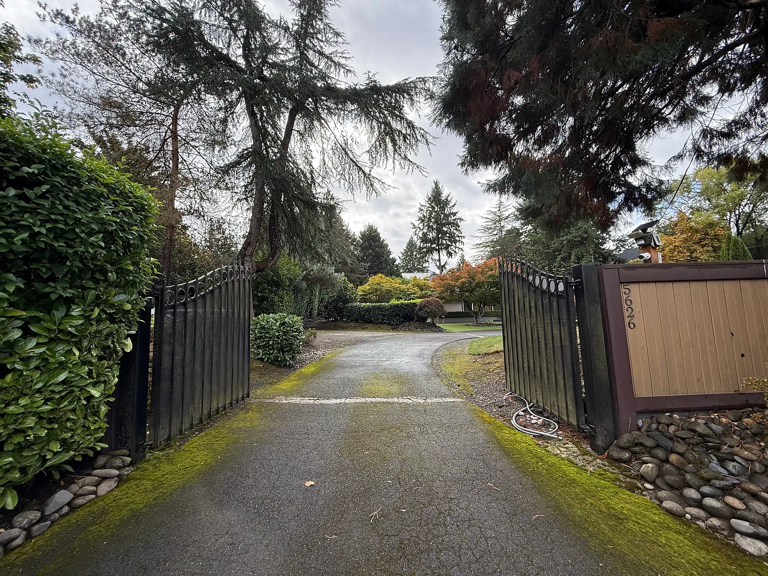 4 bed, 4.5 bath, 2500 sqft, $5,300 — Photo 2