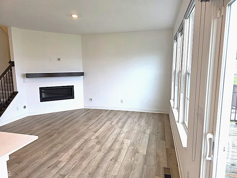 6929 Adalene Ln — Photo 4