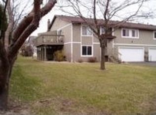 6 Oak Leaf Ln, Circle Pines, MN 55014