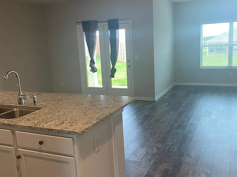 121 Rolling Green Dr — Photo 7