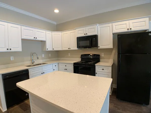 Dee's Place, 711 SW 2nd St #C, Walnut Ridge, AR 72476