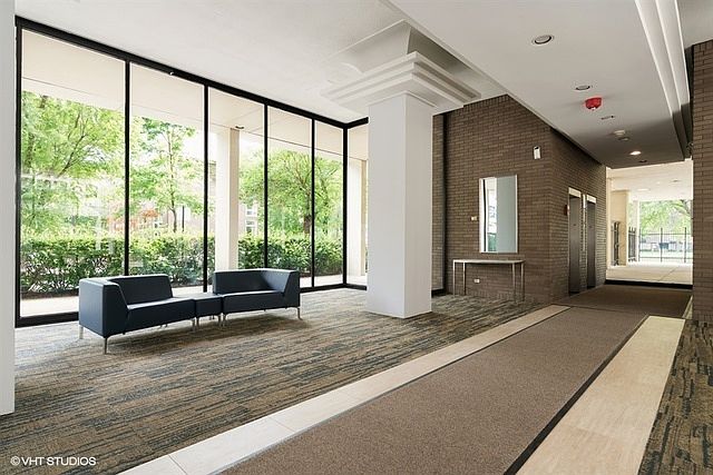 2nd image of 1400 E 55th Pl APT 506S
