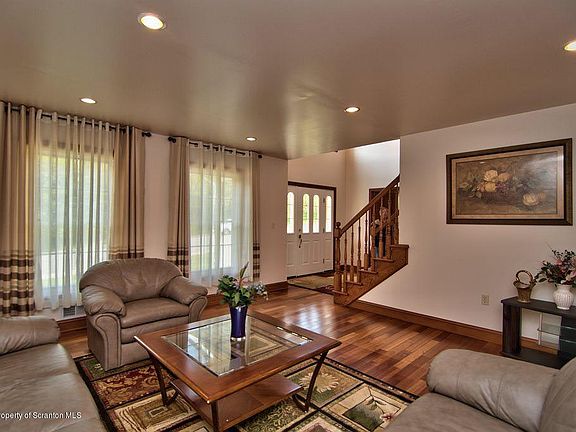 5th image of 527 Wedge Dr #L-8