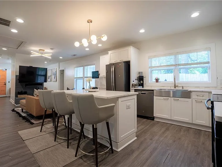 811 King Rd — Photo 10